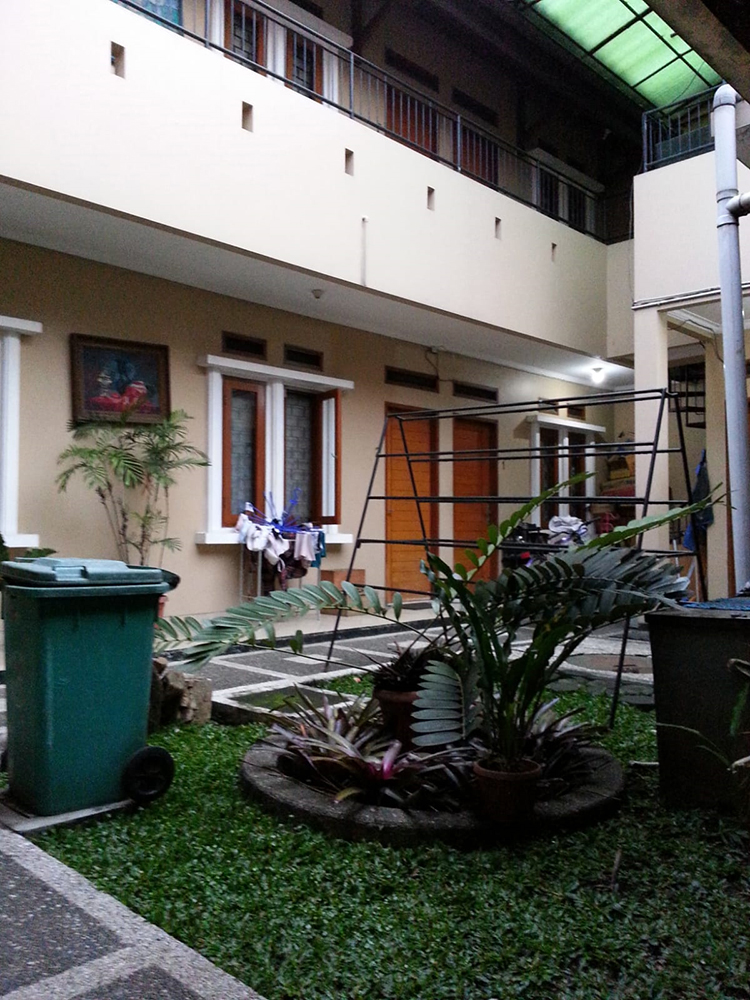 RUMAH DAN KOST EKSLUSIF 14 KAMAR PENUH TERISI  DI Jl. BKR BDG