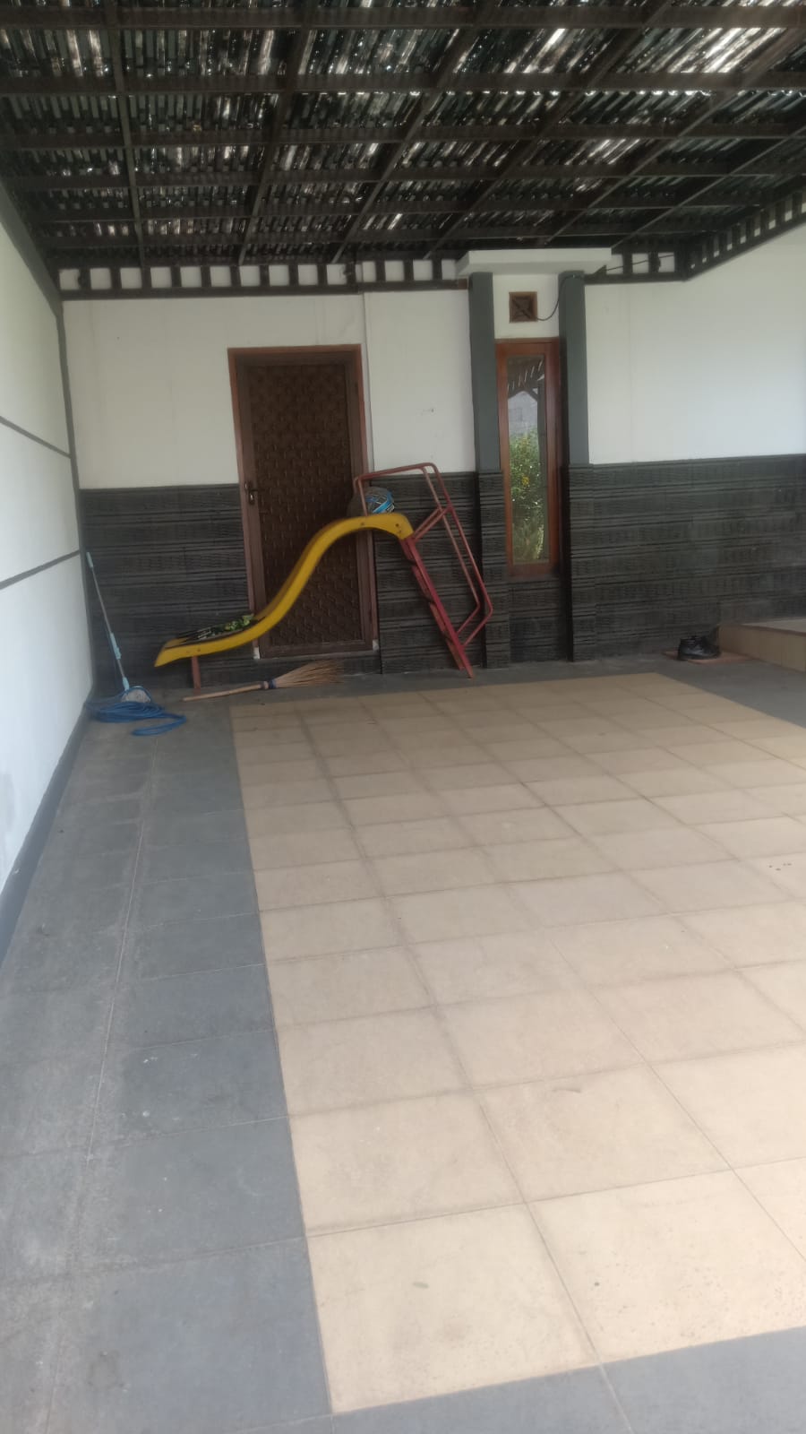 Dijual Rumah Lokasi Strategis di Jl. Bumi Sariwangi 1