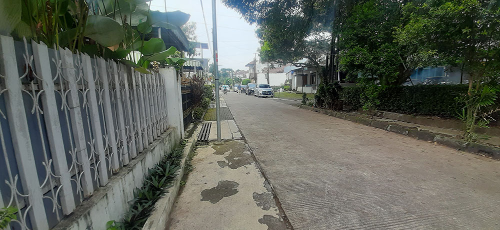 RUMAH 2 LANTAI UTK KANTOR ATAU TEMPAT KURSUS SAYAP JL. RIAU BDG