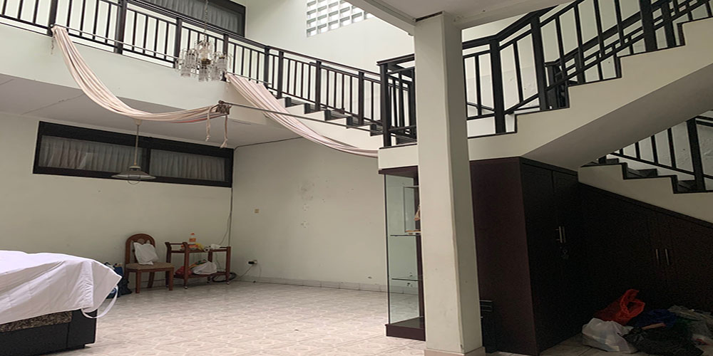 RUMAH 2 LANTAI UTK KANTOR ATAU TEMPAT KURSUS SAYAP JL. RIAU BDG