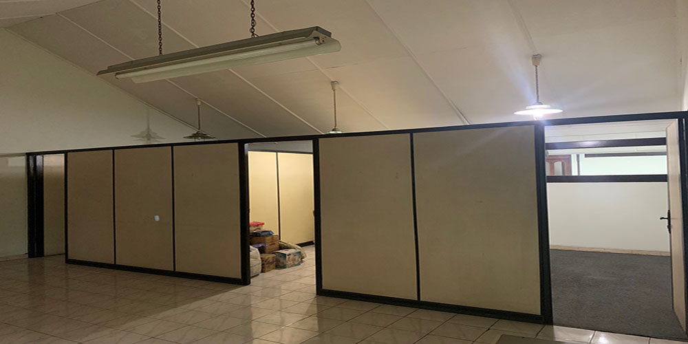RUMAH 2 LANTAI UTK KANTOR ATAU TEMPAT KURSUS SAYAP JL. RIAU BDG