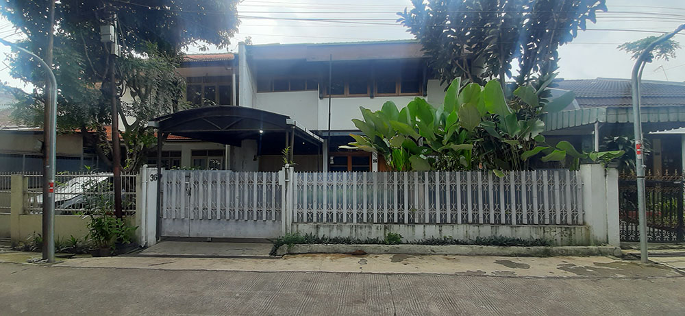 RUMAH 2 LANTAI UTK KANTOR ATAU TEMPAT KURSUS SAYAP JL. RIAU BDG