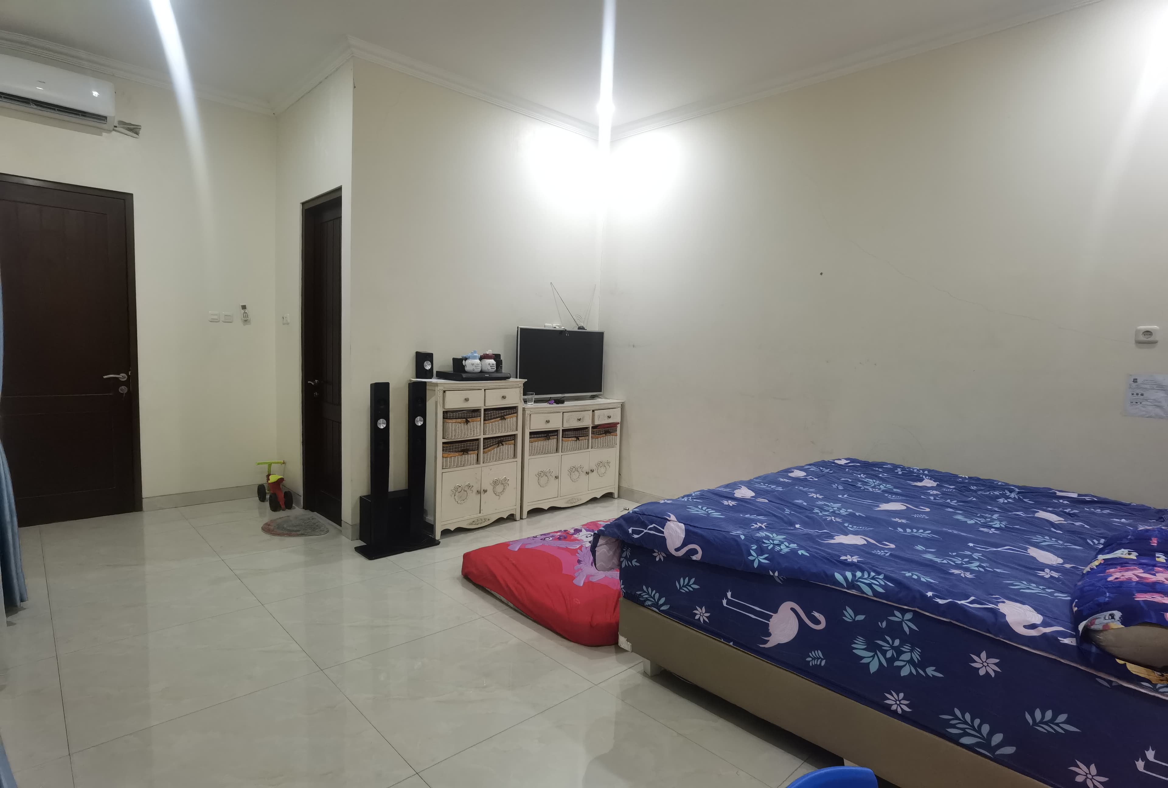 Dijual / Disewakan Rumah Mewah 3 Lantai full Furnished