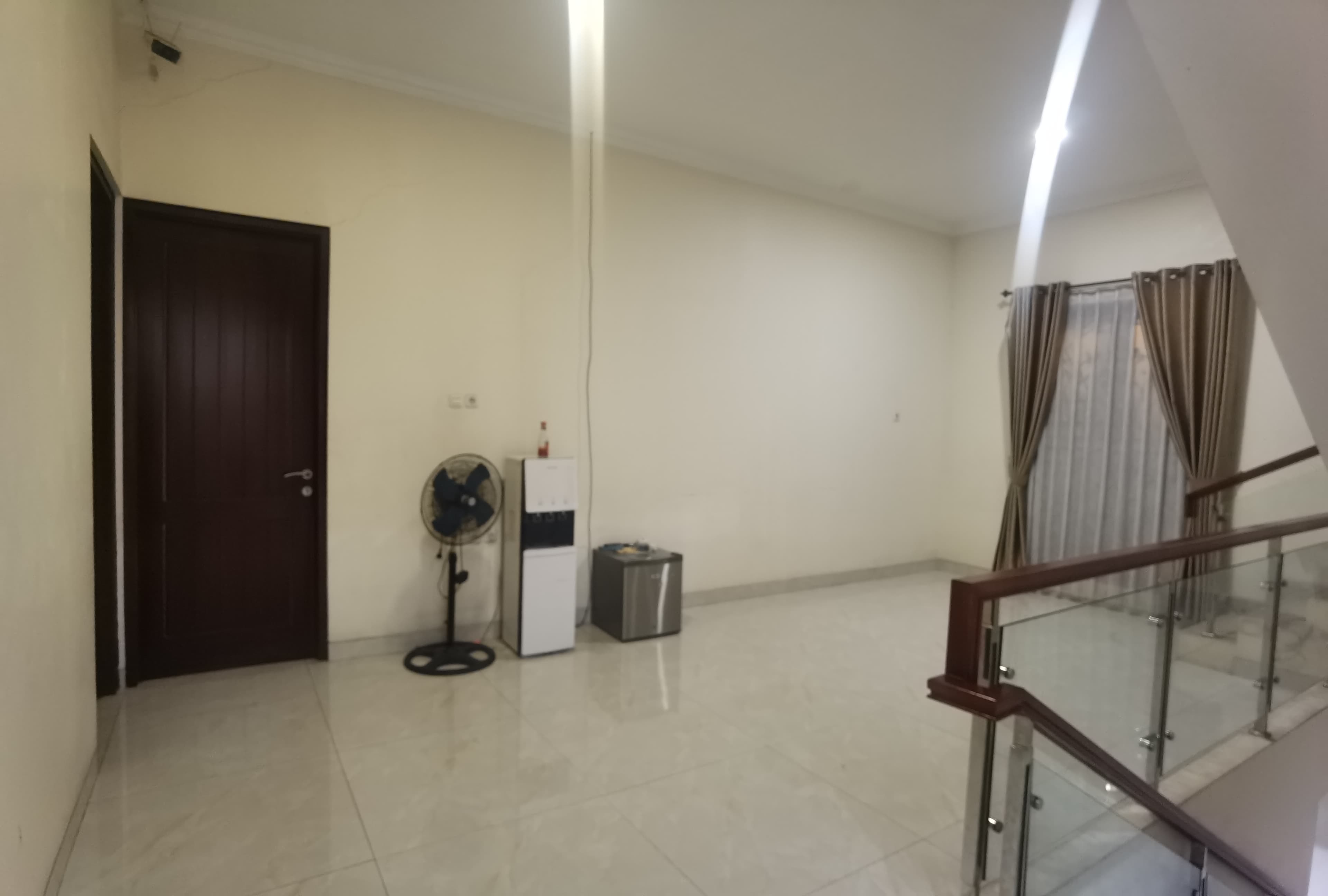 Dijual / Disewakan Rumah Mewah 3 Lantai full Furnished