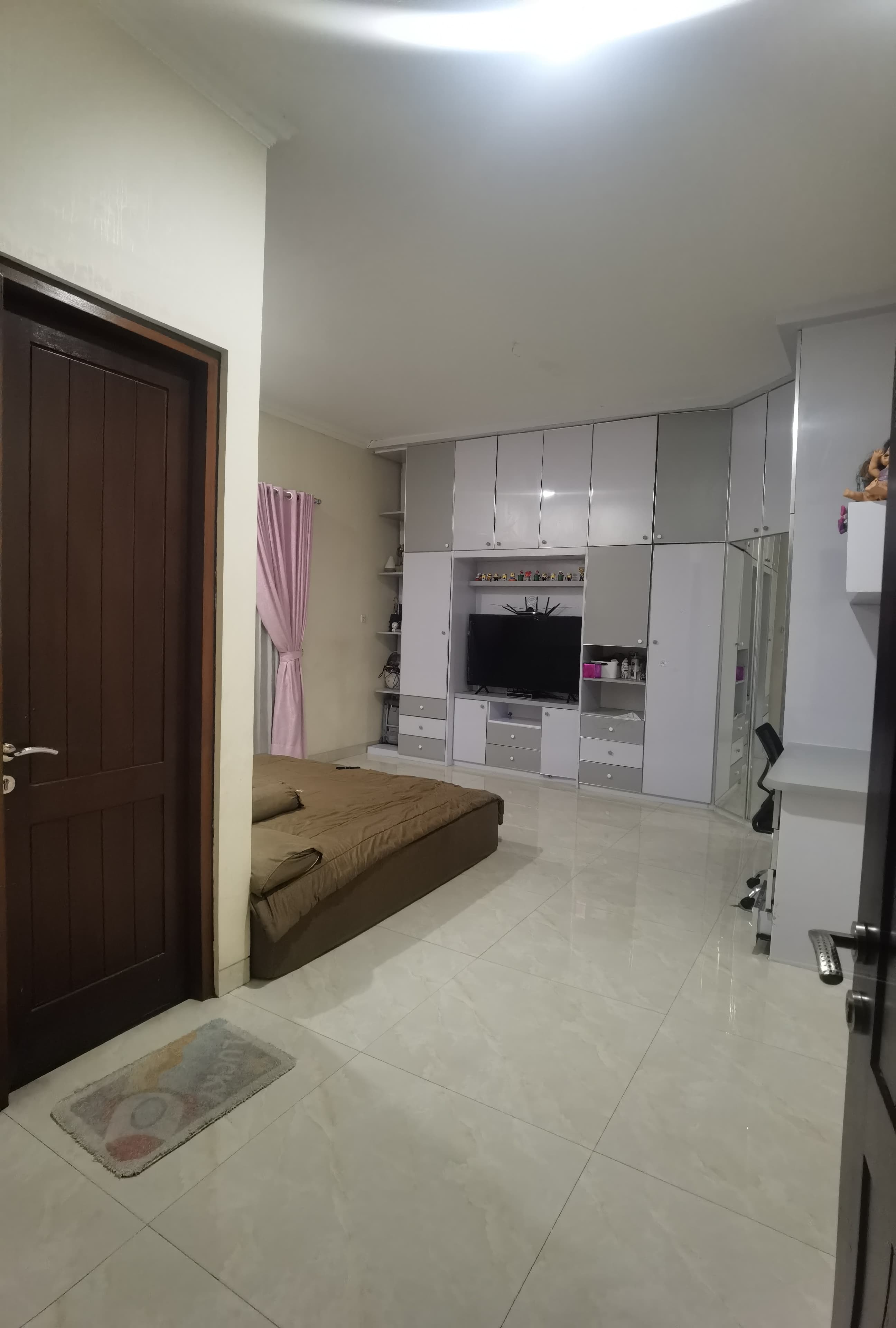 Dijual / Disewakan Rumah Mewah 3 Lantai full Furnished