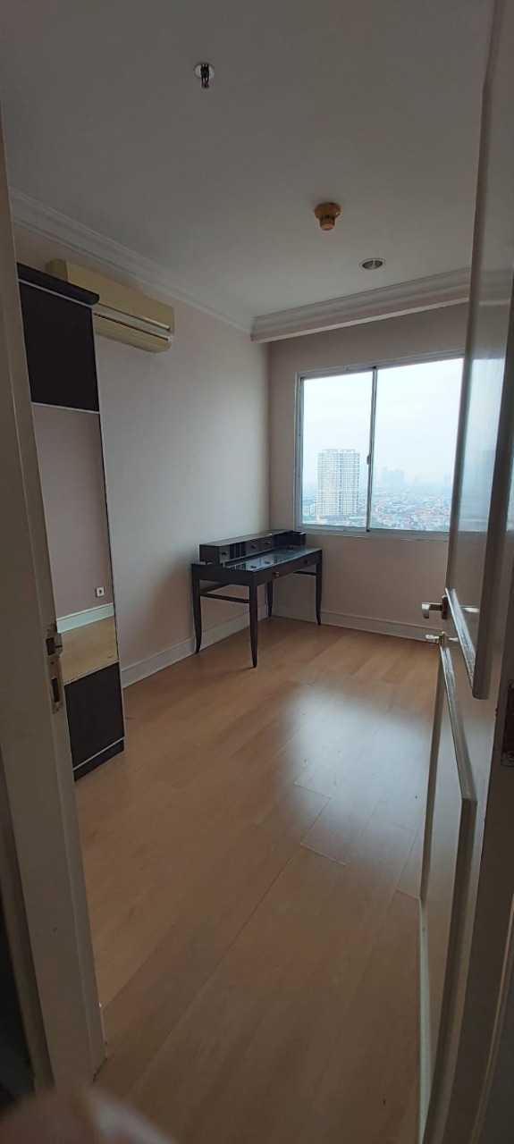 Dijual Apartment Grand ITC Permata Hijau 3 BR + 1 Semi Furnish