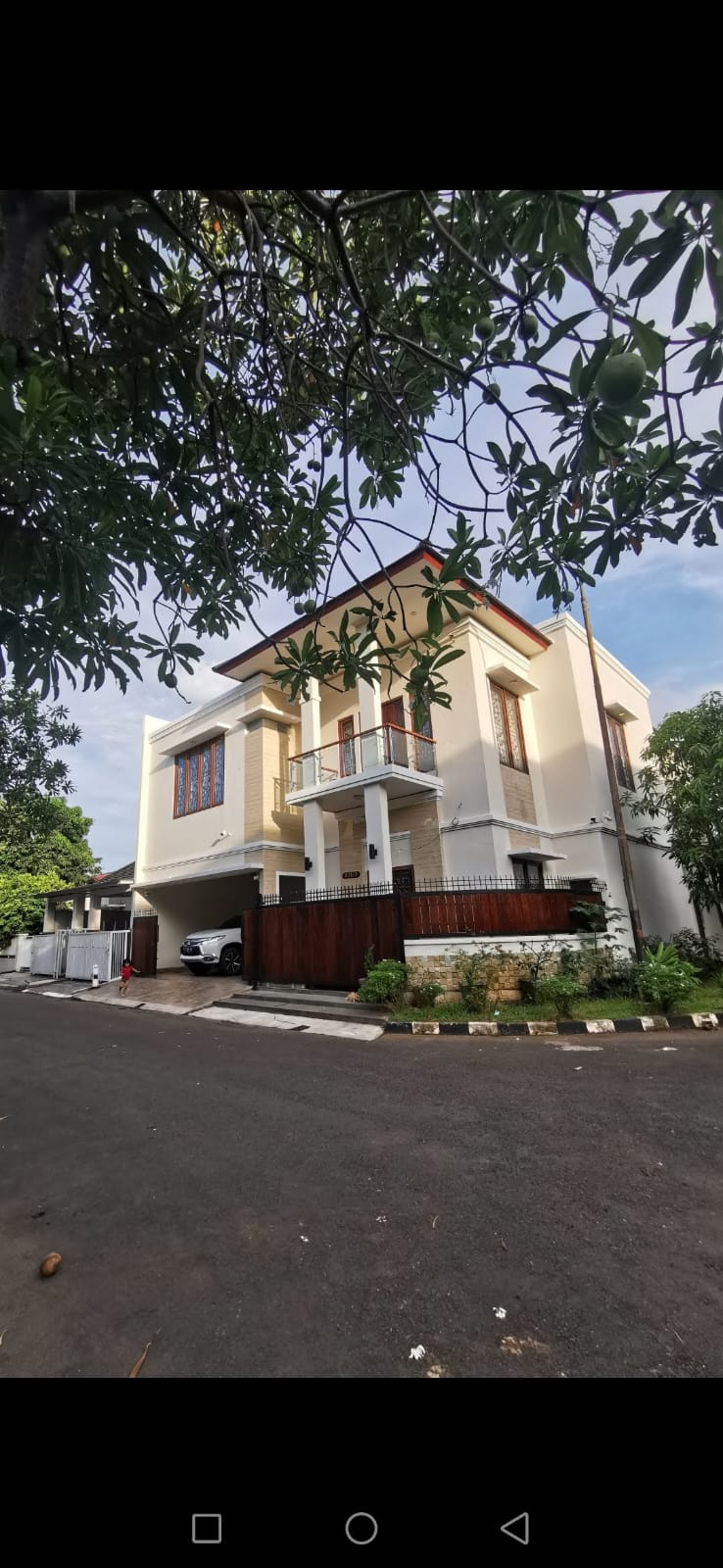 Dijual / Disewakan Rumah Mewah 3 Lantai full Furnished