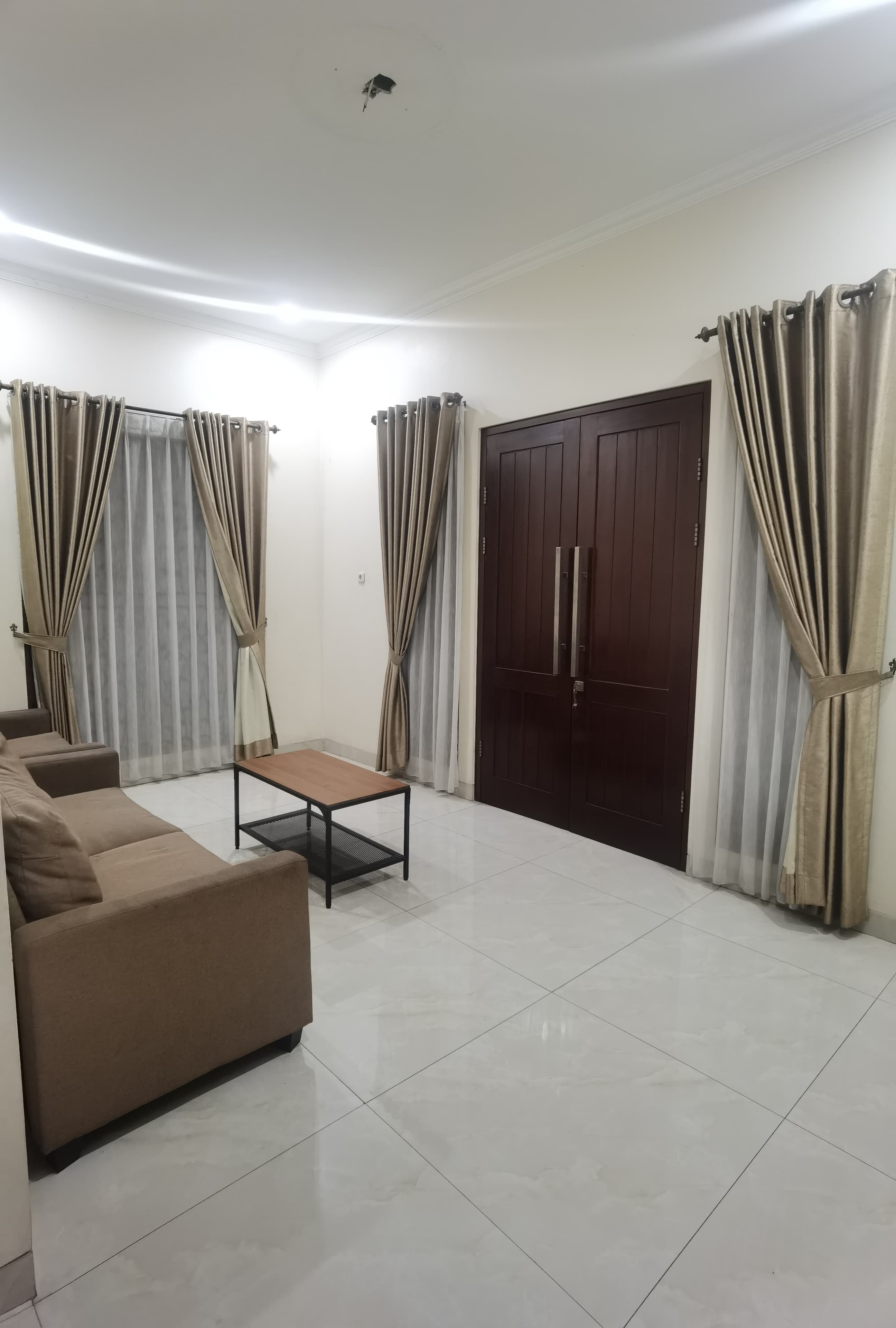 Dijual / Disewakan Rumah Mewah 3 Lantai full Furnished