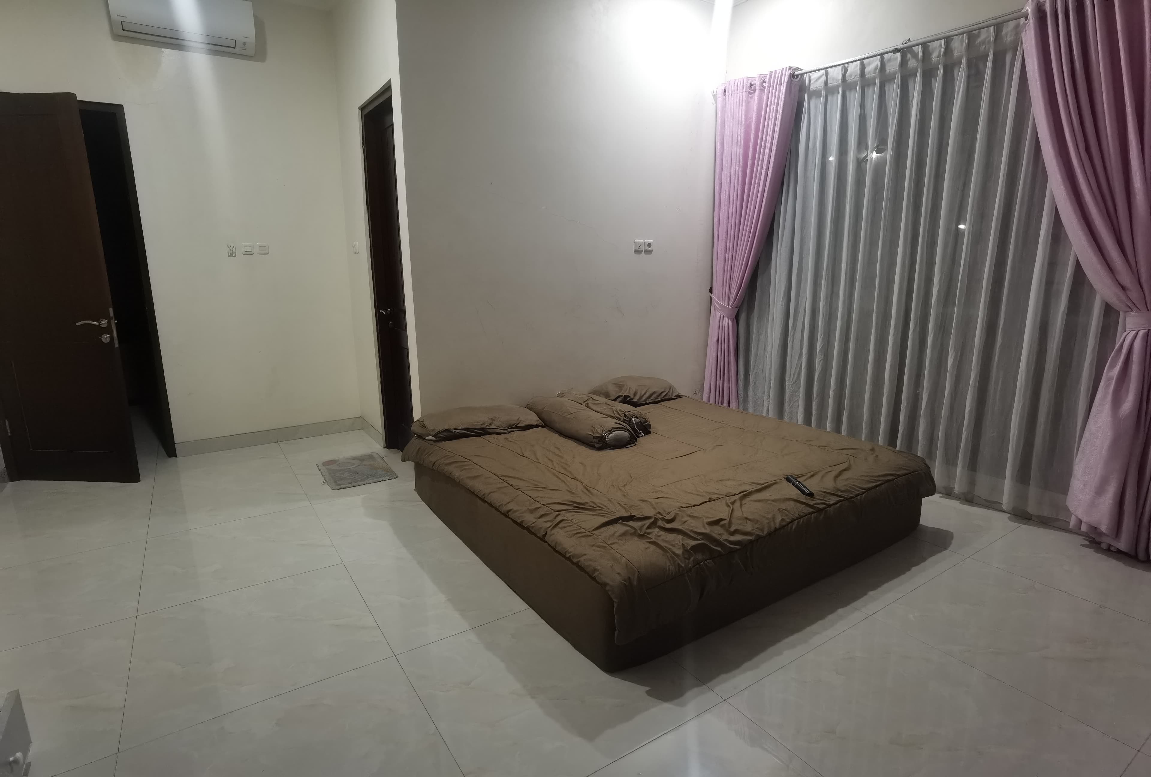 Dijual / Disewakan Rumah Mewah 3 Lantai full Furnished