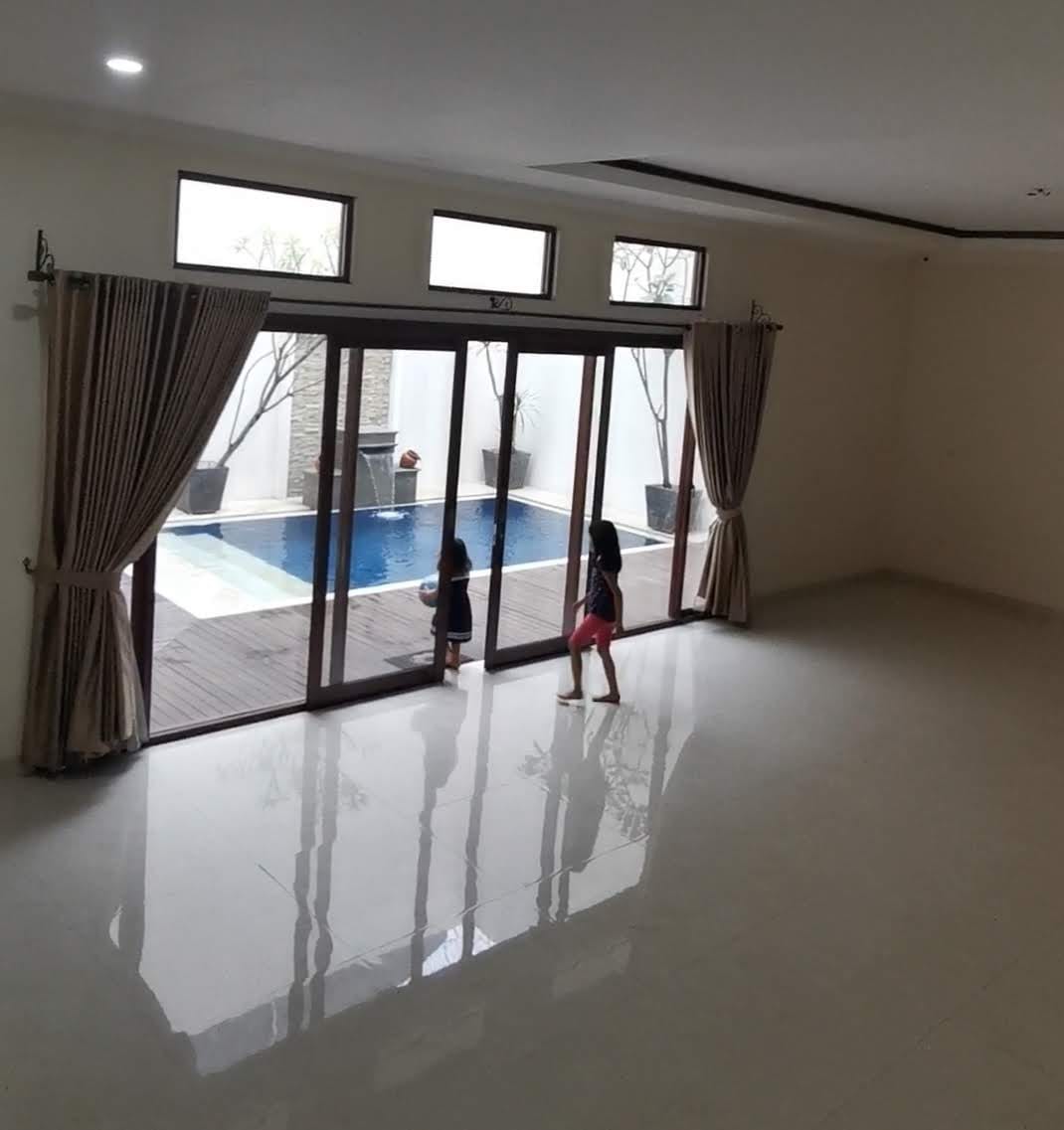 Dijual / Disewakan Rumah Mewah 3 Lantai full Furnished