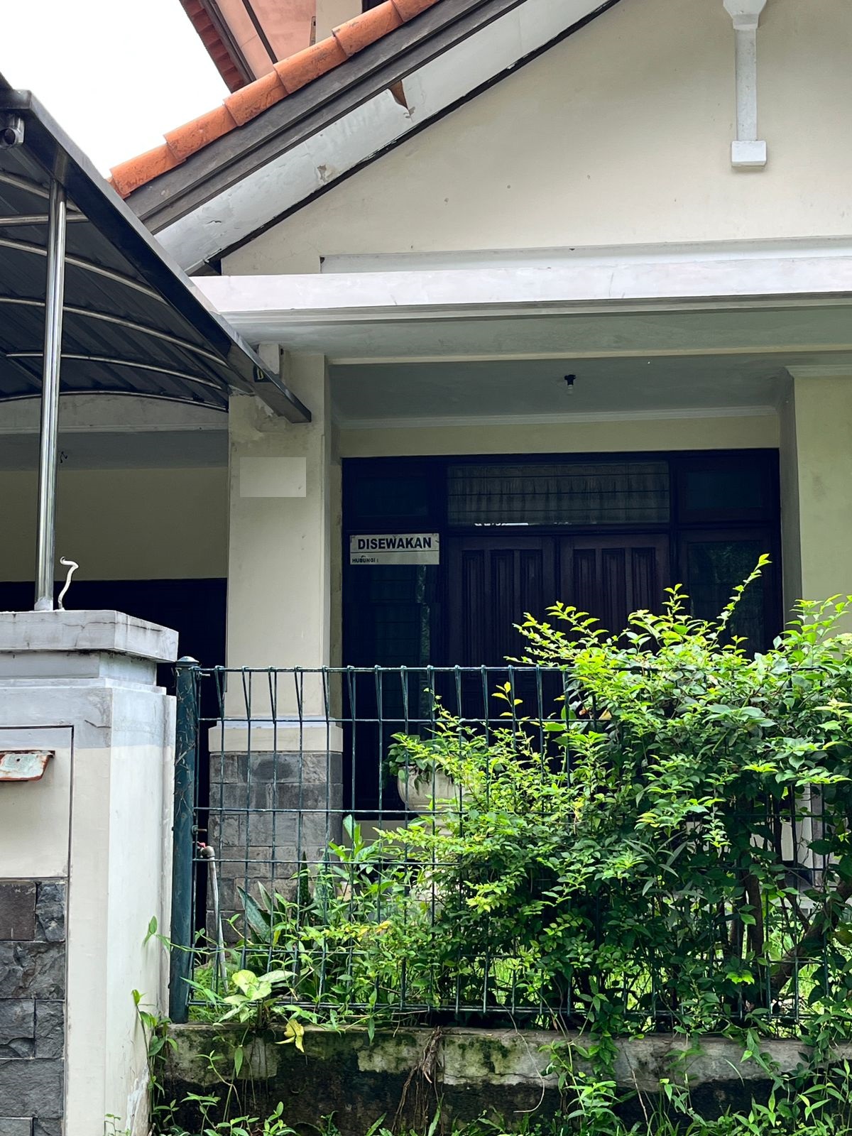 rumah disewakan graha family surabaya