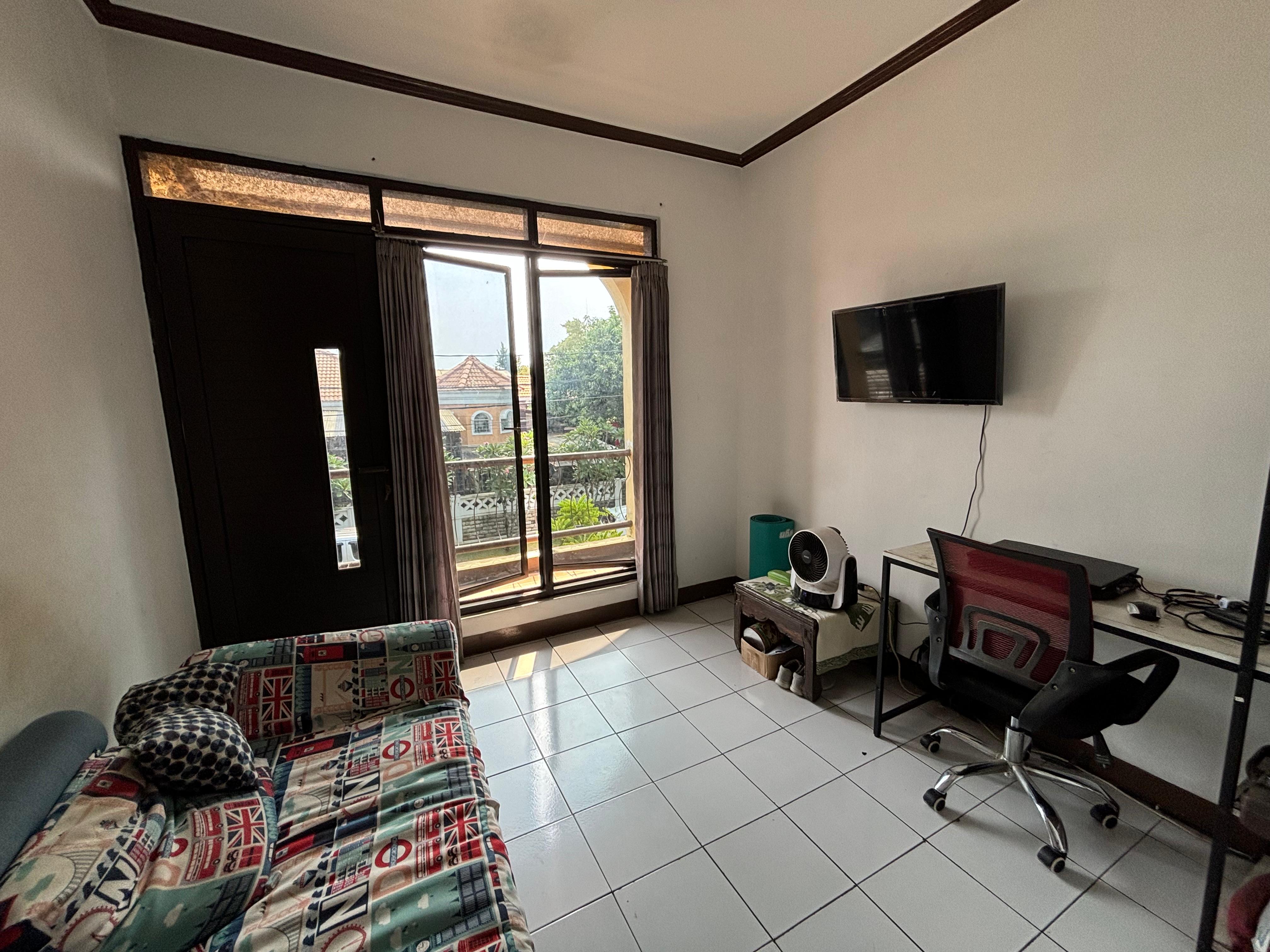 Dijual rumah komplek cantik di Cinere, Depok