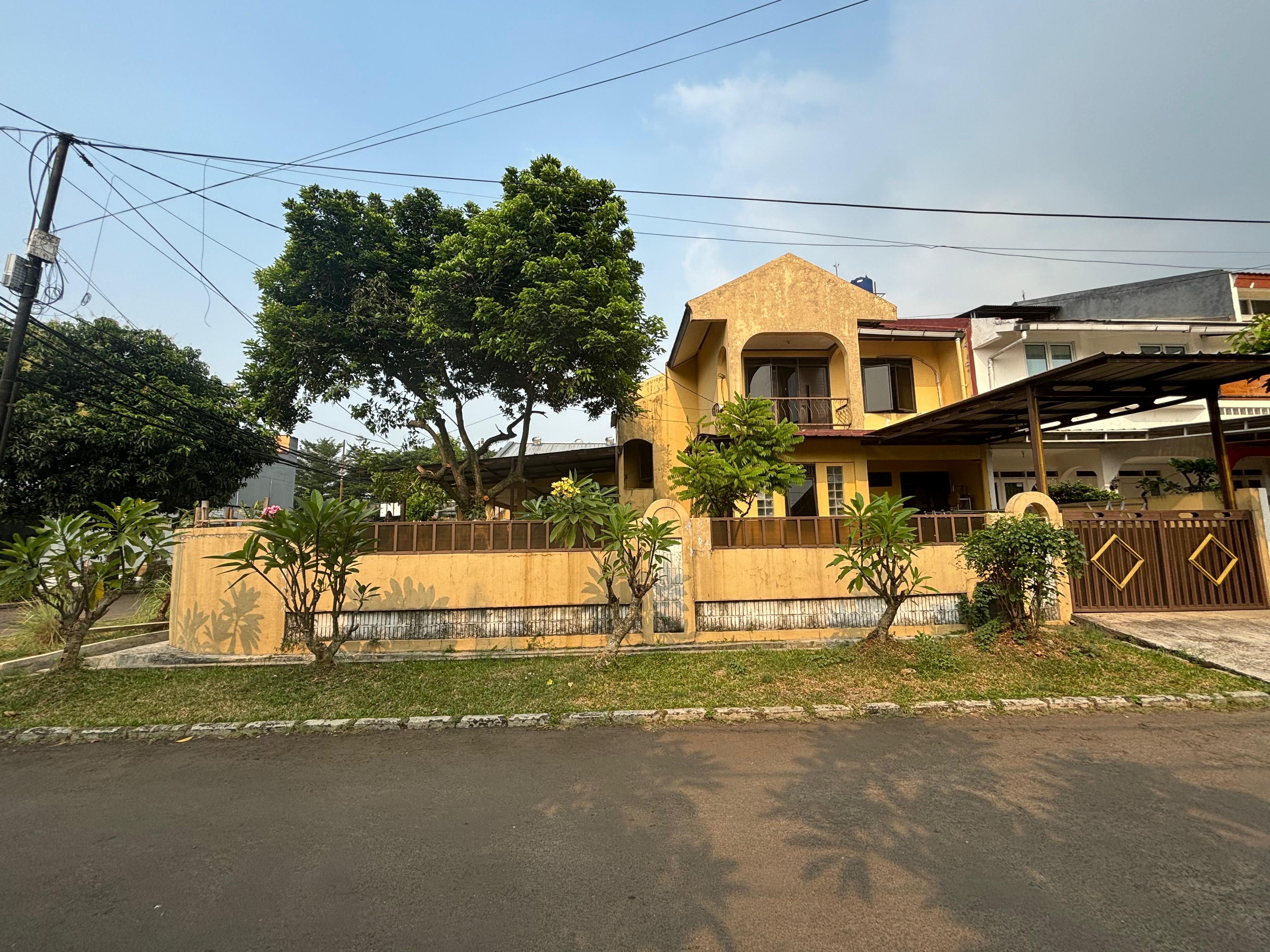 Dijual rumah komplek cantik di Cinere, Depok