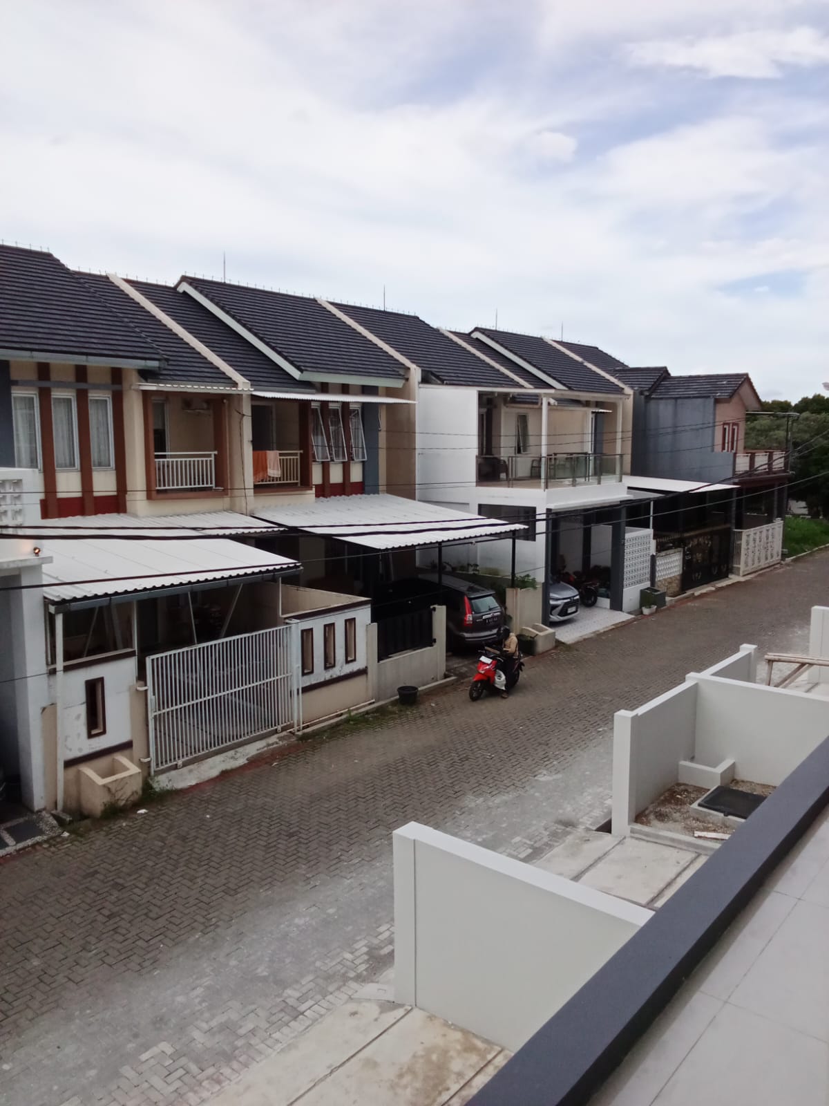 Rumah Modern Minimalis Lokasi Strategis