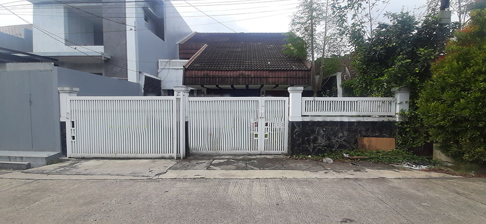 RUMAH MODERN ETNIK DI SAYAP JL. RIAU-MARTADINATA BANDUNG