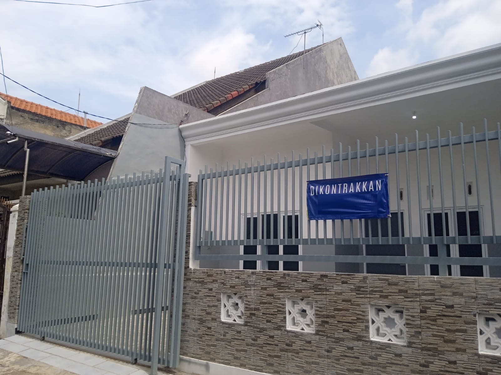 rumah disewakan manyar adi surabaya