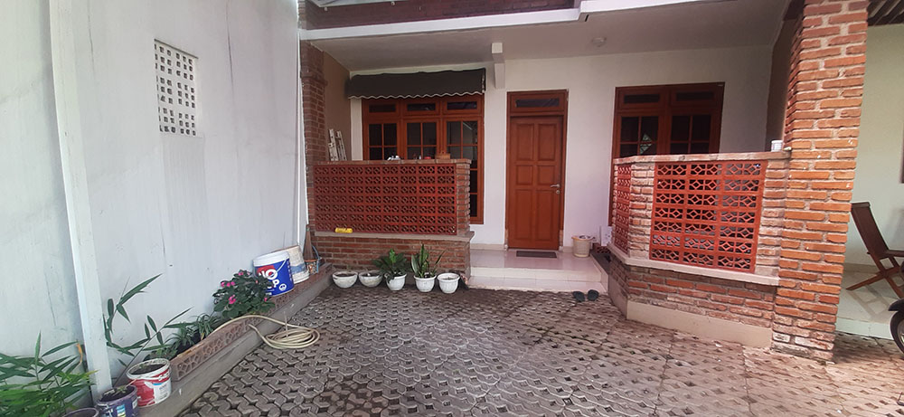 RUMAH GAYA INDUSTRIAL CHIC  SAYAP JL. ARCAMANIK ENDAH BANDUNG