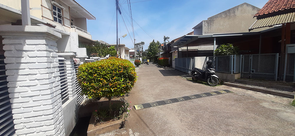 RUMAH GAYA INDUSTRIAL CHIC  SAYAP JL. ARCAMANIK ENDAH BANDUNG