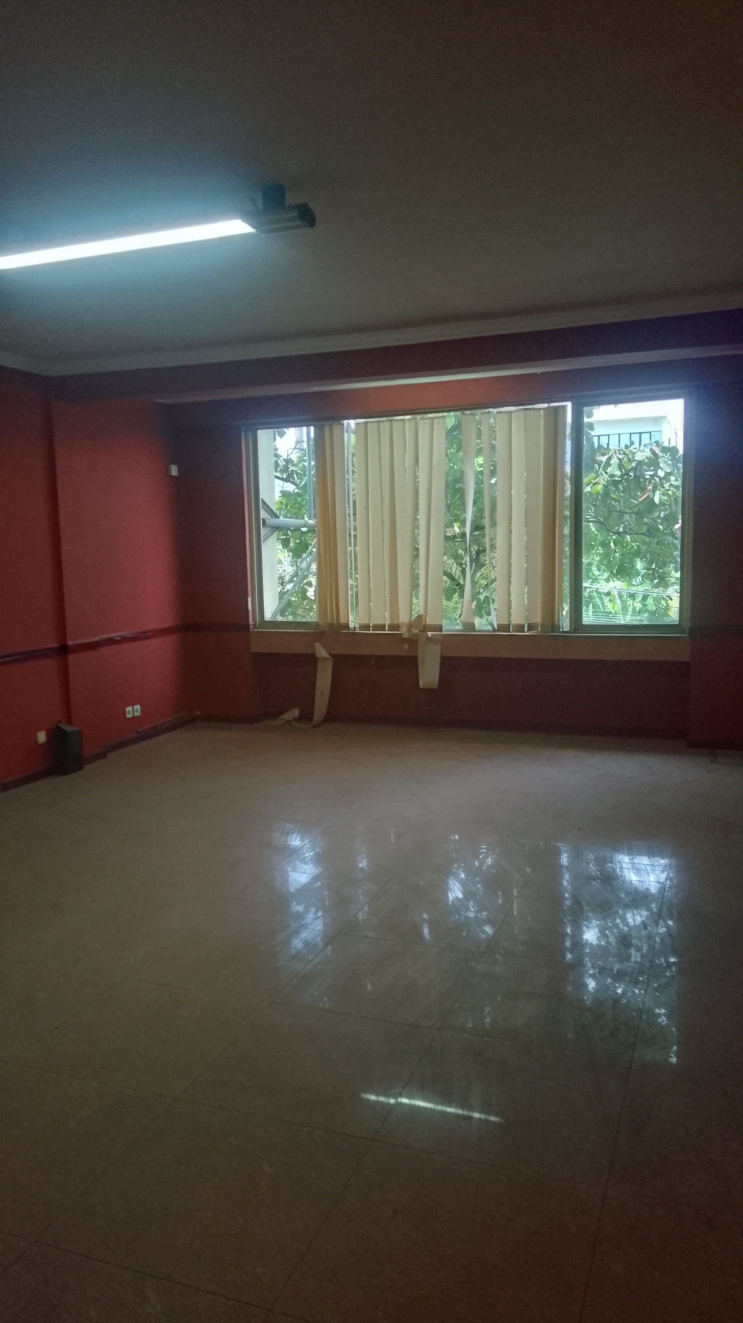 Dijual/Disewa Ruko 3,5 lt di Surabaya Barat - Area Komersial!