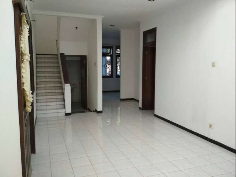 Dijual Rumah 2 lantai GRAHA FAMILI Blok P Surabaya Barat