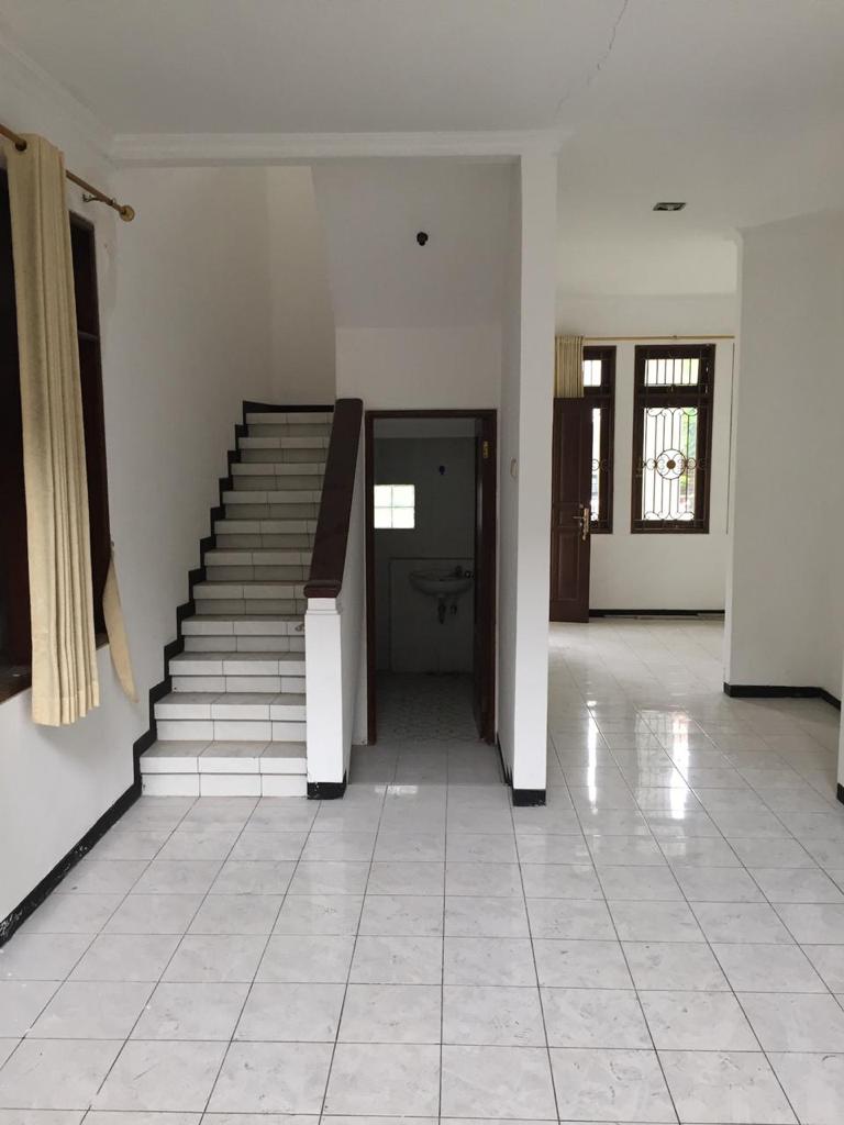 Dijual Rumah 2 lantai GRAHA FAMILI Blok P Surabaya Barat