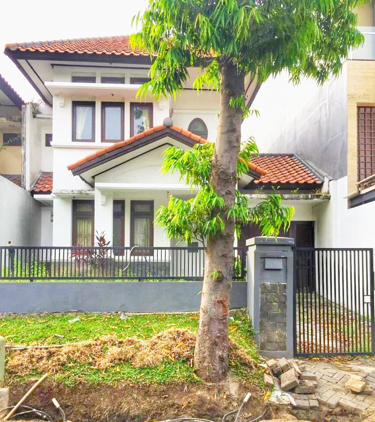 Dijual Rumah 2 lantai GRAHA FAMILI Blok P Surabaya Barat