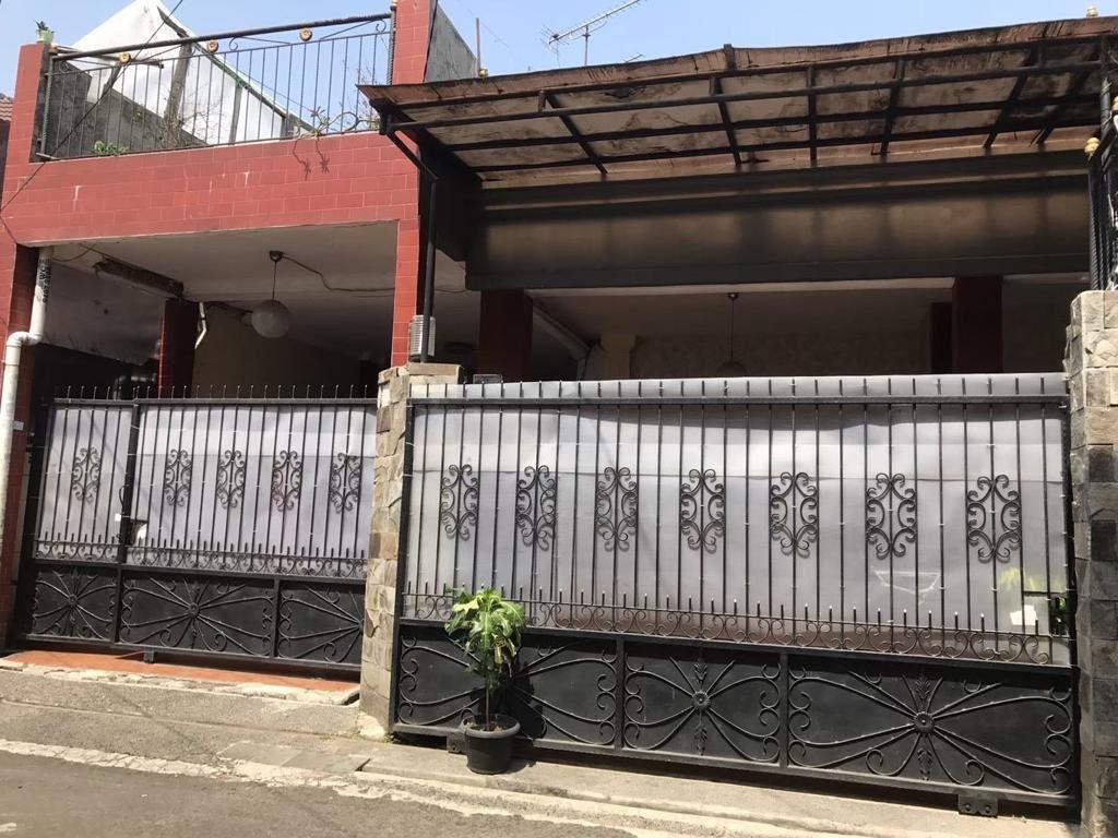 Dijual rumah cantik Semi Furnished di Condet, Batu Ampar