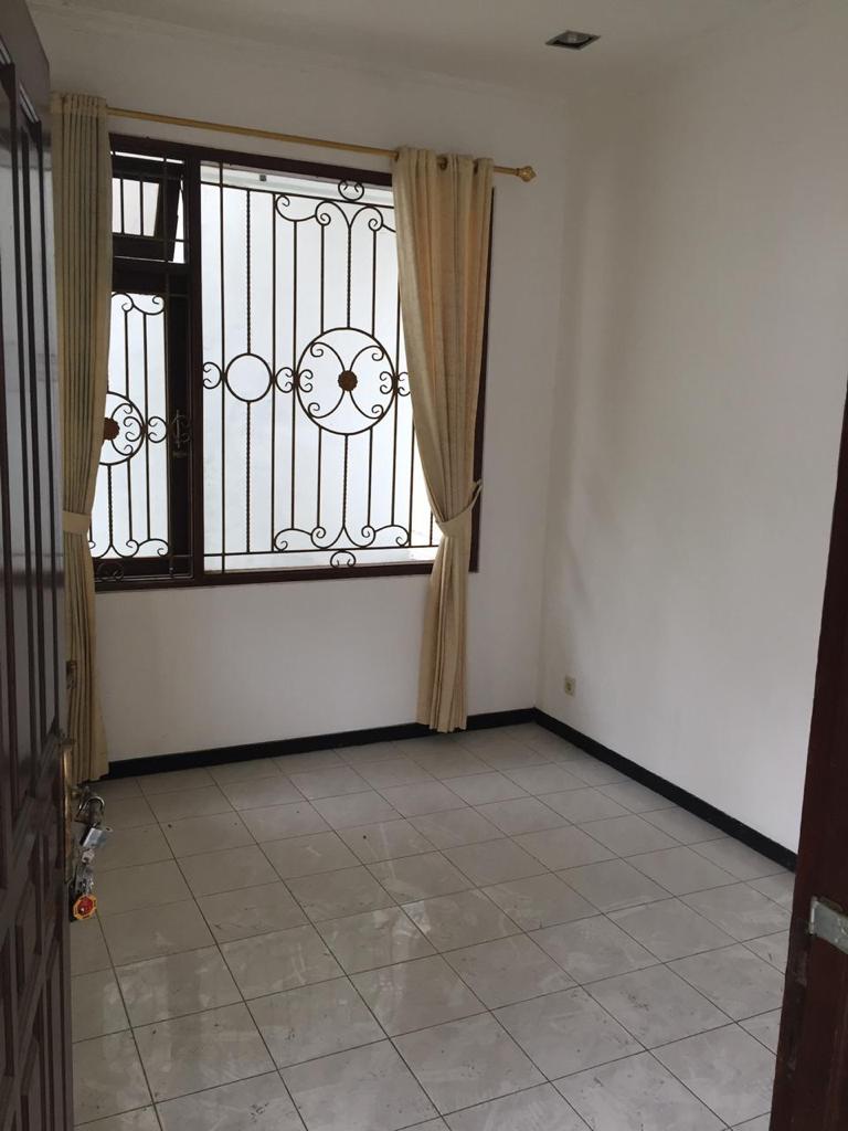 Dijual Rumah 2 lantai GRAHA FAMILI Blok P Surabaya Barat