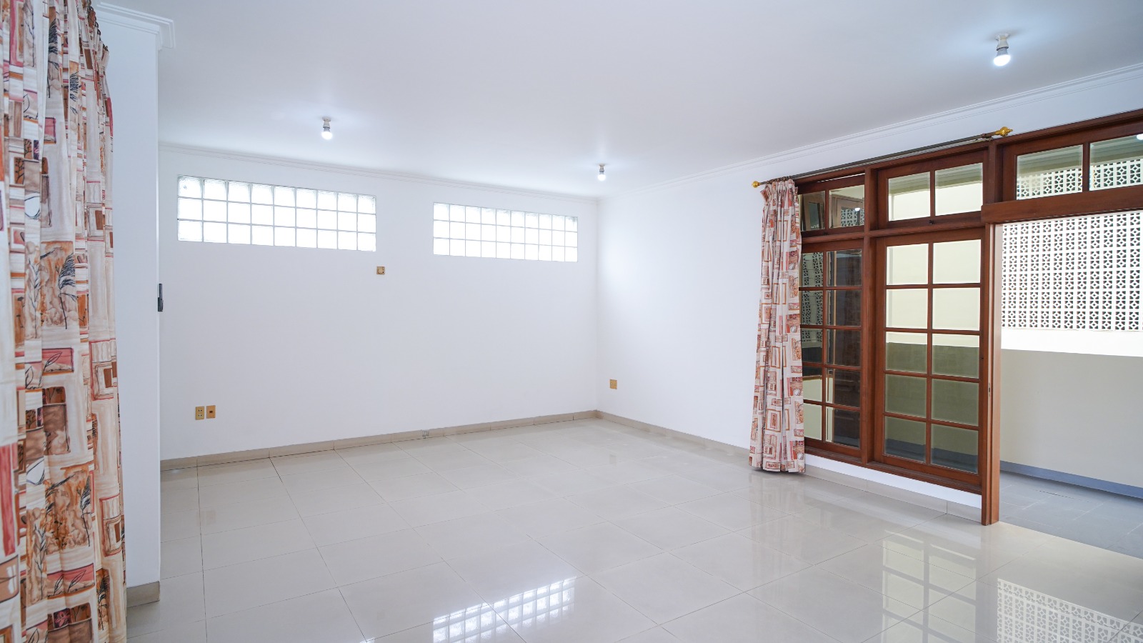 Dijual rumah cantik di Jalan Talib, Krukut, Taman Sari, Jakarta