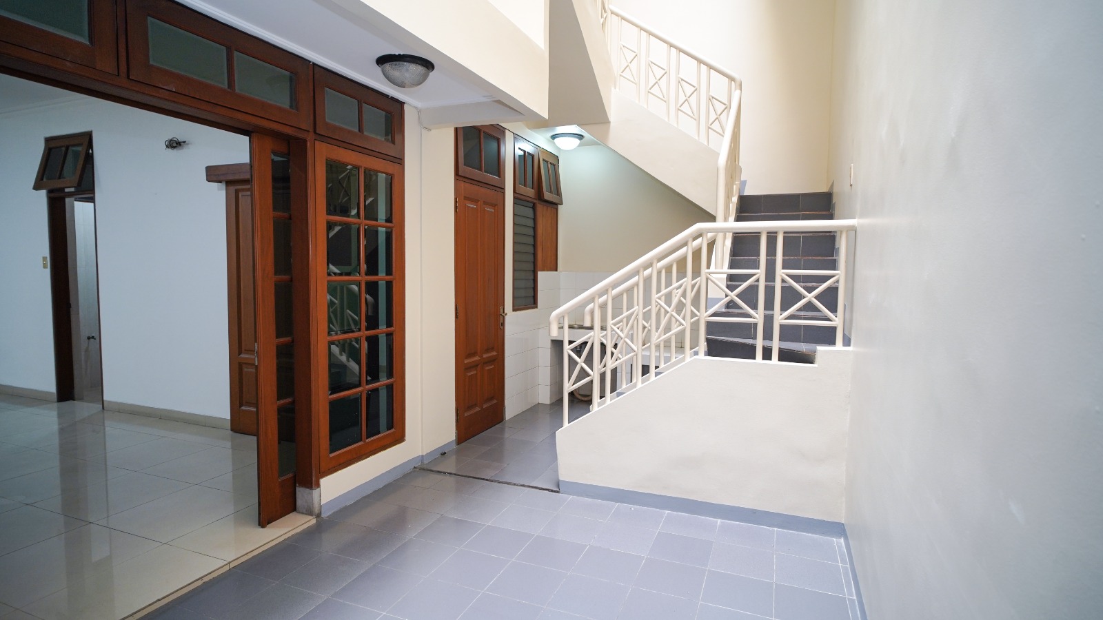 Dijual rumah cantik di Jalan Talib, Krukut, Taman Sari, Jakarta