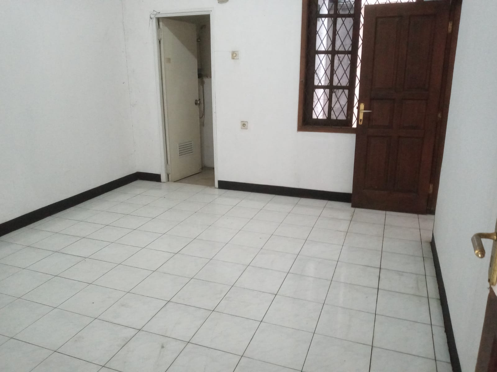 Dijual Rumah Siap Huni dengan Bangunan Multifungsi