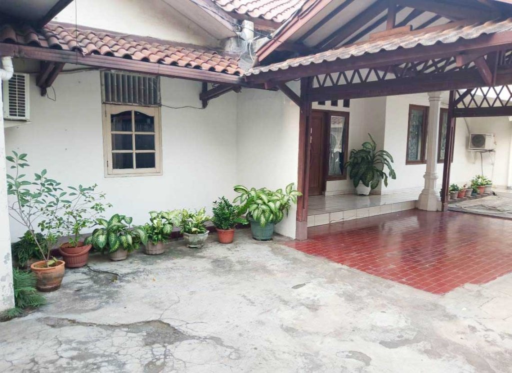 RUMAH DI JATINEGARA CAKUNG JAKARTA TIMUR