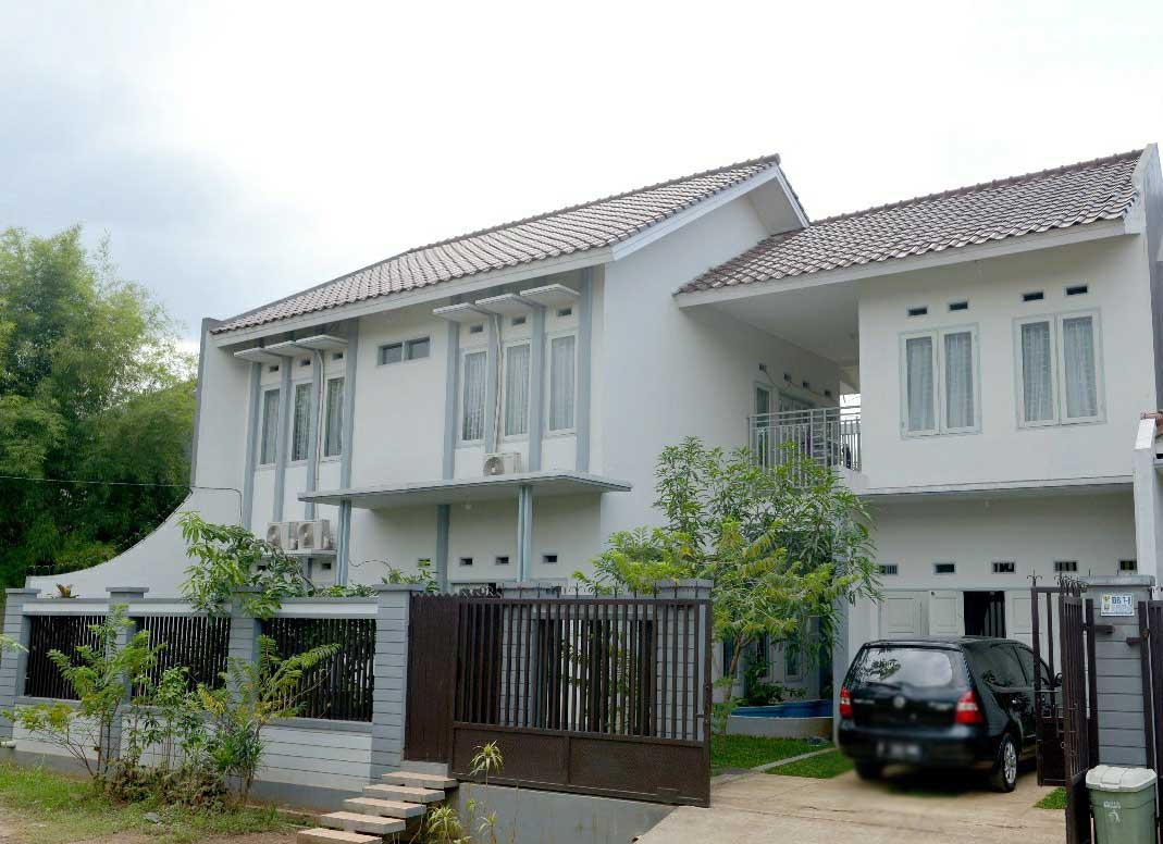 RUMAH DI PERUM BULOG PONDOK MELATI BEKASI