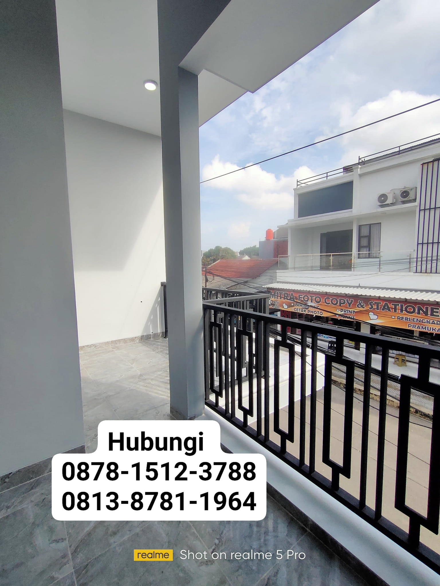 Rumah 2 1/2 Lantai di Pinggir Jalan Pondok Ungu Permai Sektor V