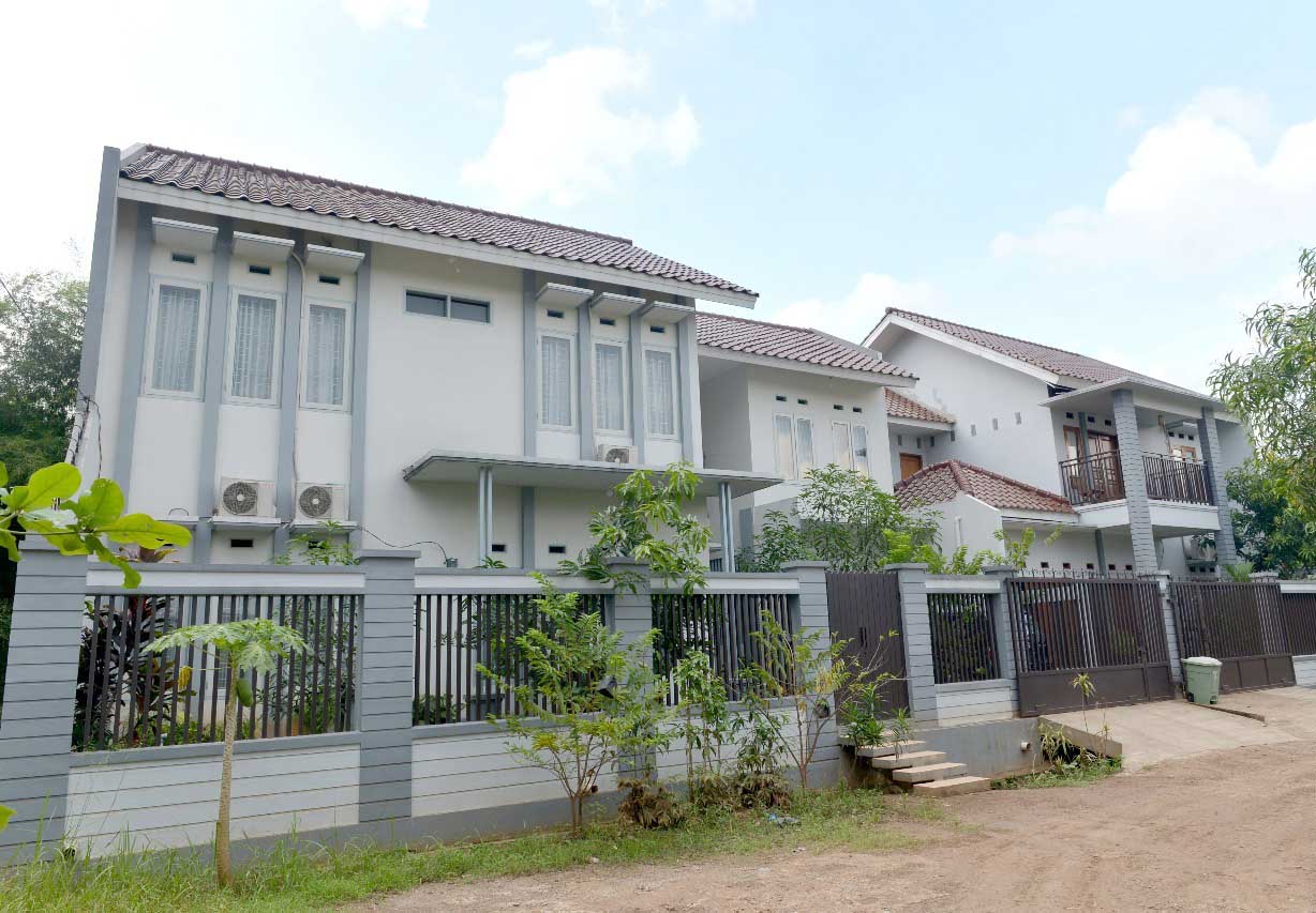 RUMAH DI PERUM BULOG PONDOK MELATI BEKASI