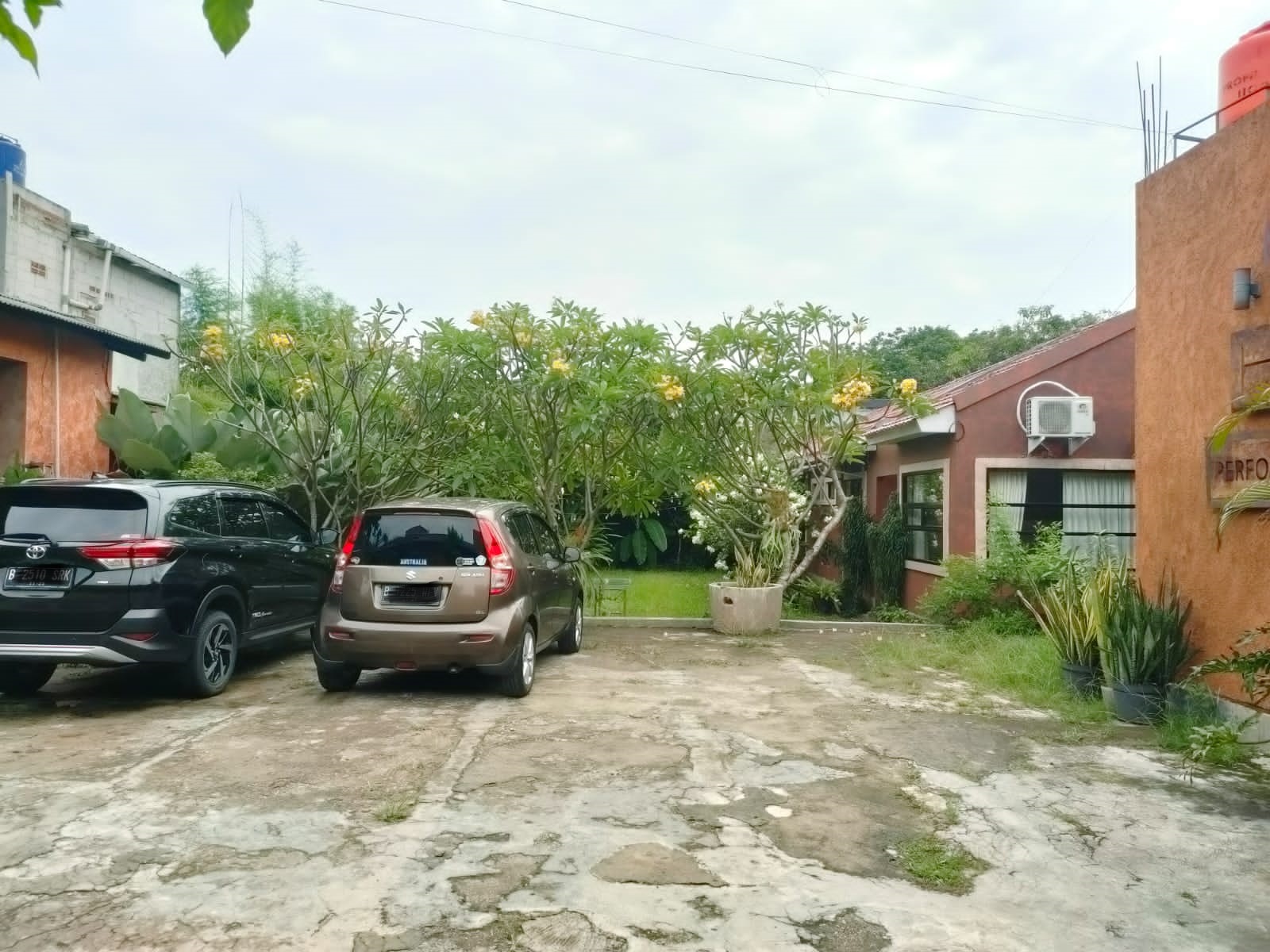 Dijual rumah di Bintaro, Pesanggtahan, Jakarta Selatan