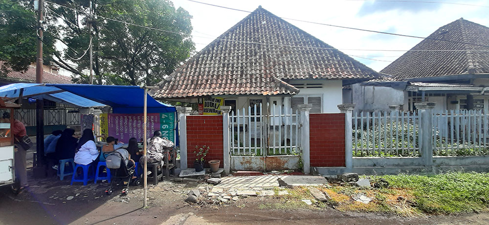 RUMAH KOLONIAL HITUNG TANAH DI PUSAT KOTA BANDUNG