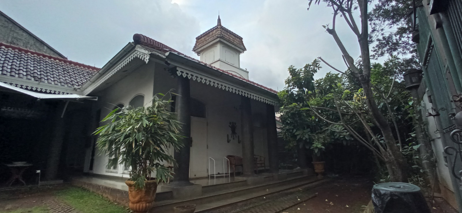 Dijual rumah mewah di Bambu Apus, Cipayung, Jakarta Timur