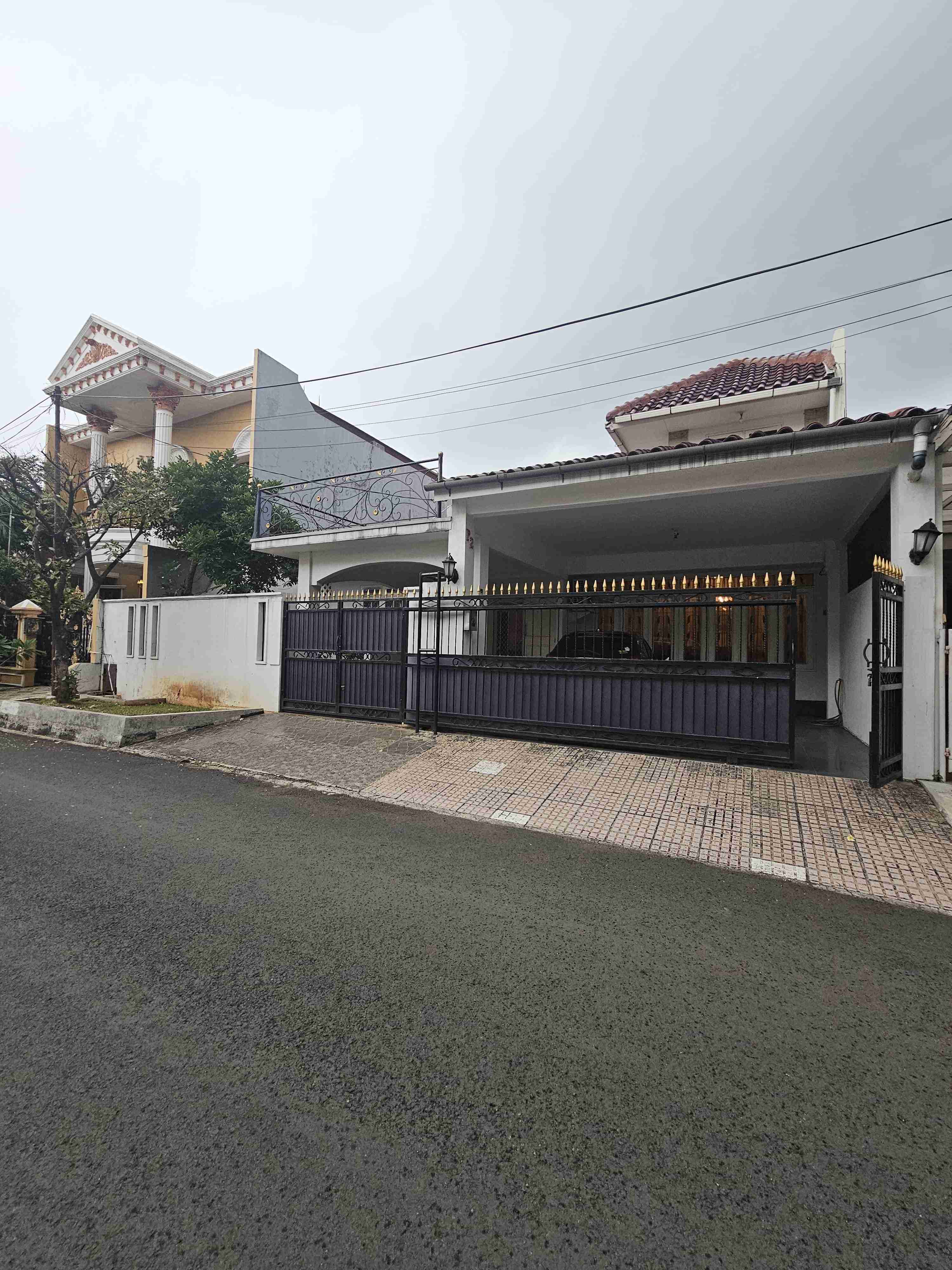 Dijual rumah komplek cantik mewah di Tanjung Barat, Jagakarsa