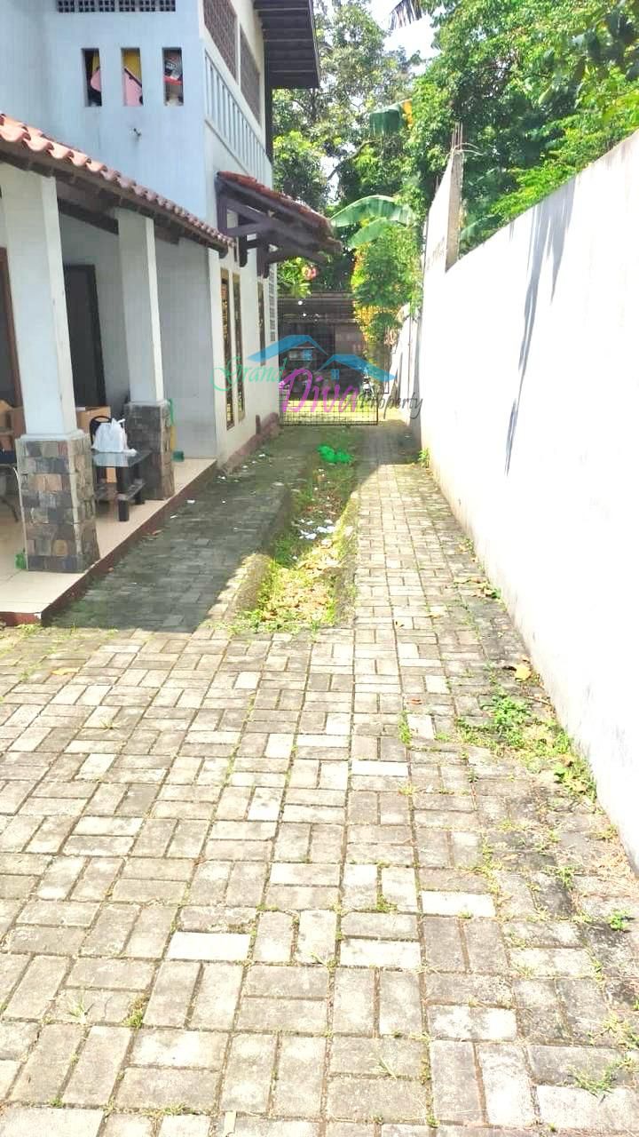 RUMAH DI JATI MAKMUR PONDOK GEDE DENGAN LAHAN LUAS