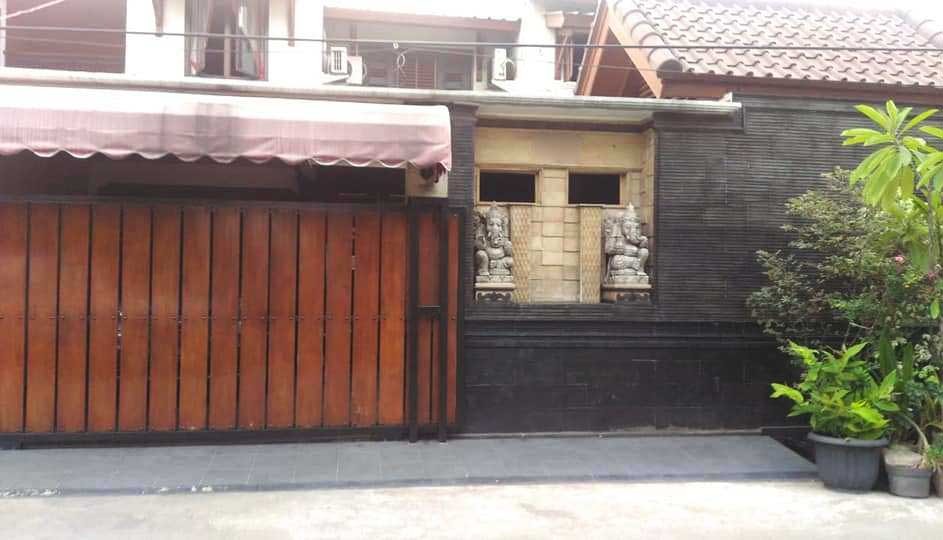 RUMAH DI PERUM GRAHA INDAH BEKASI SELATAN