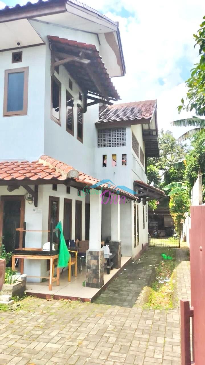 RUMAH DI JATI MAKMUR PONDOK GEDE DENGAN LAHAN LUAS