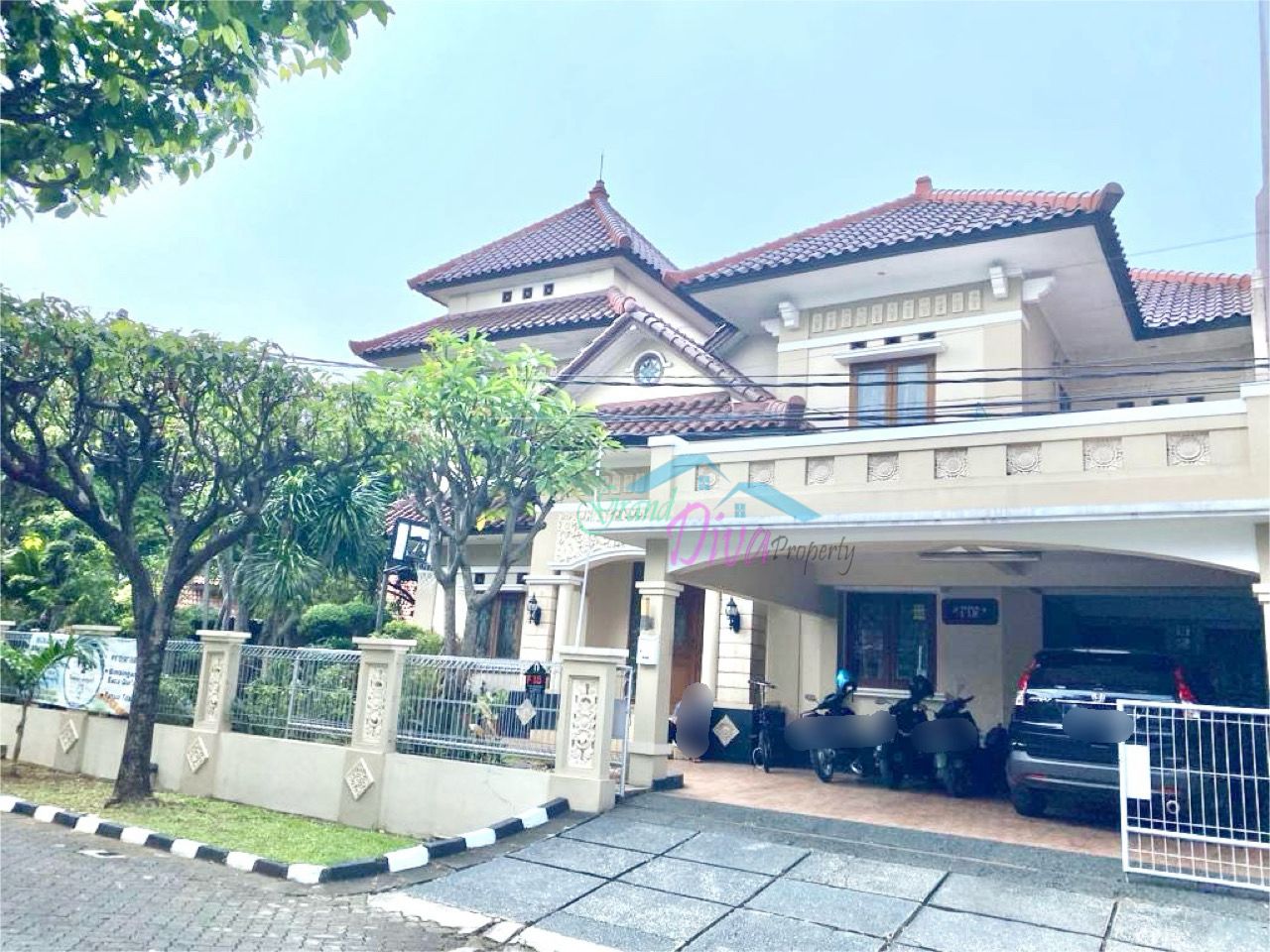 RUMAH HOEK 2 LANTAI DAN FURNISHED DI KEMANG PRATAMA 1