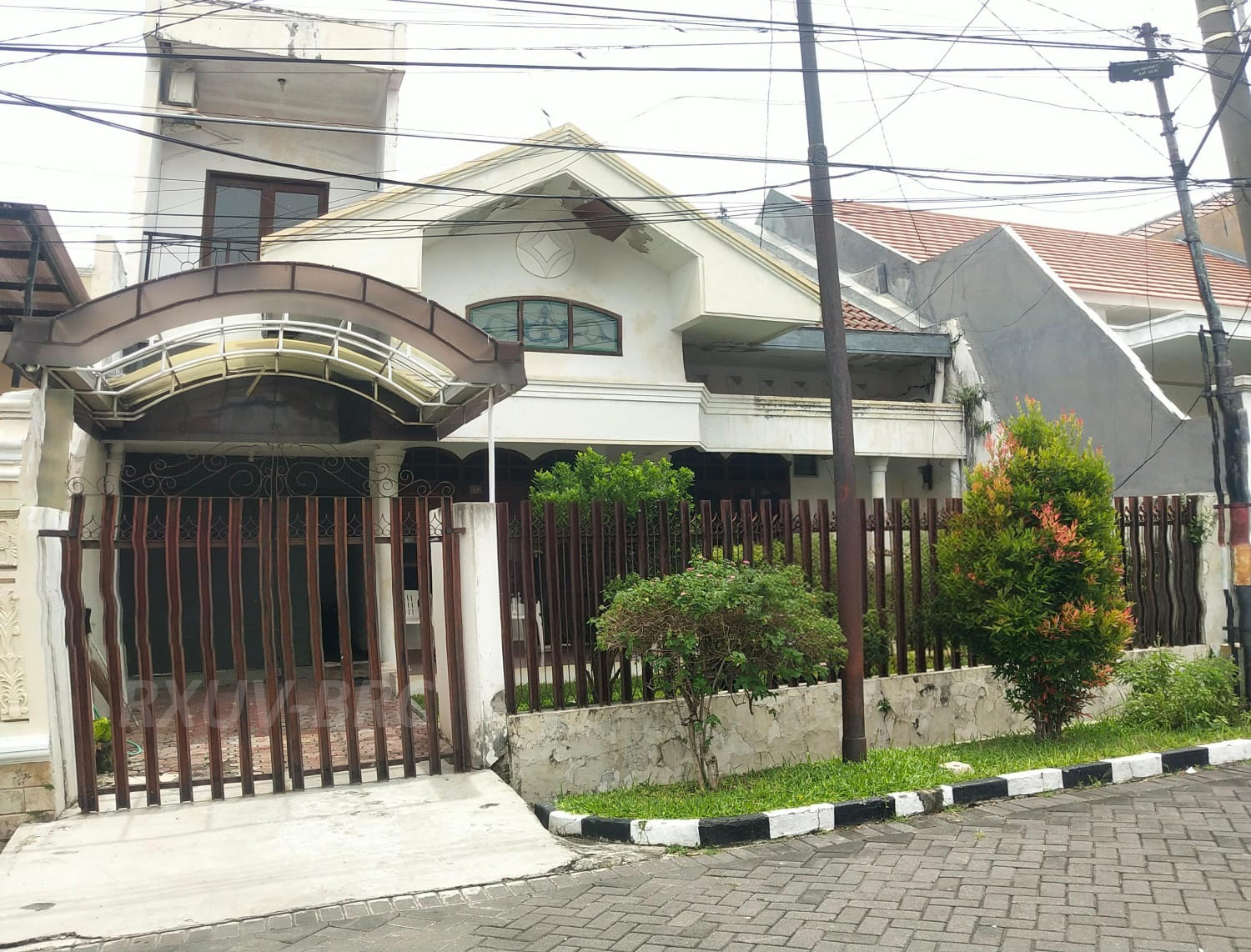 Dijual Cepat! Rumah Hitung Tanah di Darmo Permai Selatan! NEGO