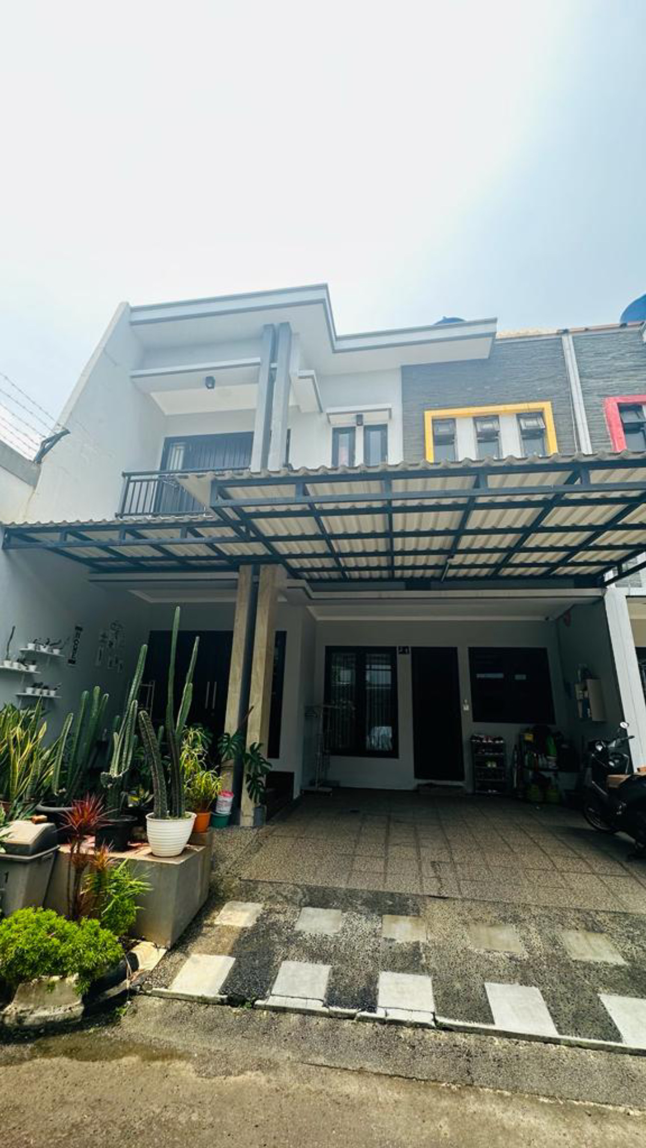 Dijual rumah 2 lantai murah dan full furnish di Jati Makmur