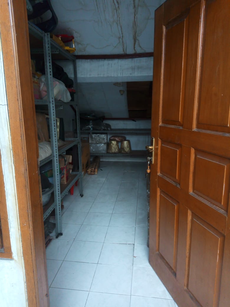 Dijual rumah lama di Tomang, Jatipulo, Palmerah, Jakarta Barat