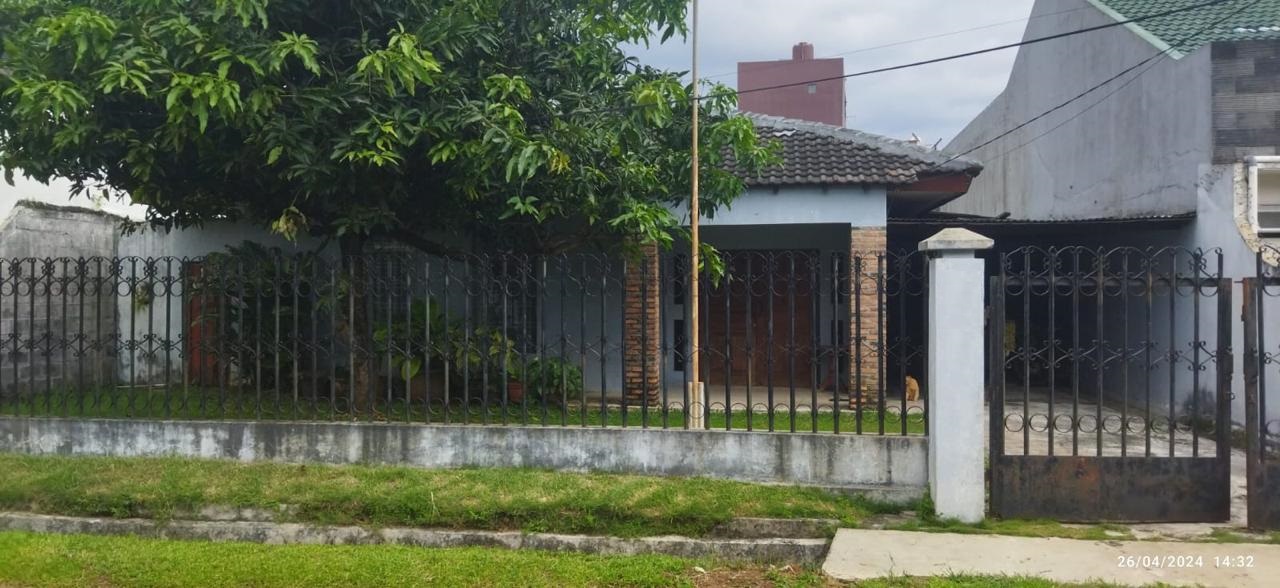 Dijual rumah lama 1 lantai bersih dan nyaman di Jati Waringin