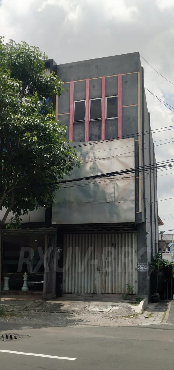 Lokasi Strategis! Ruko 3 Lantai di Jl. Pahlawan, Surabaya!