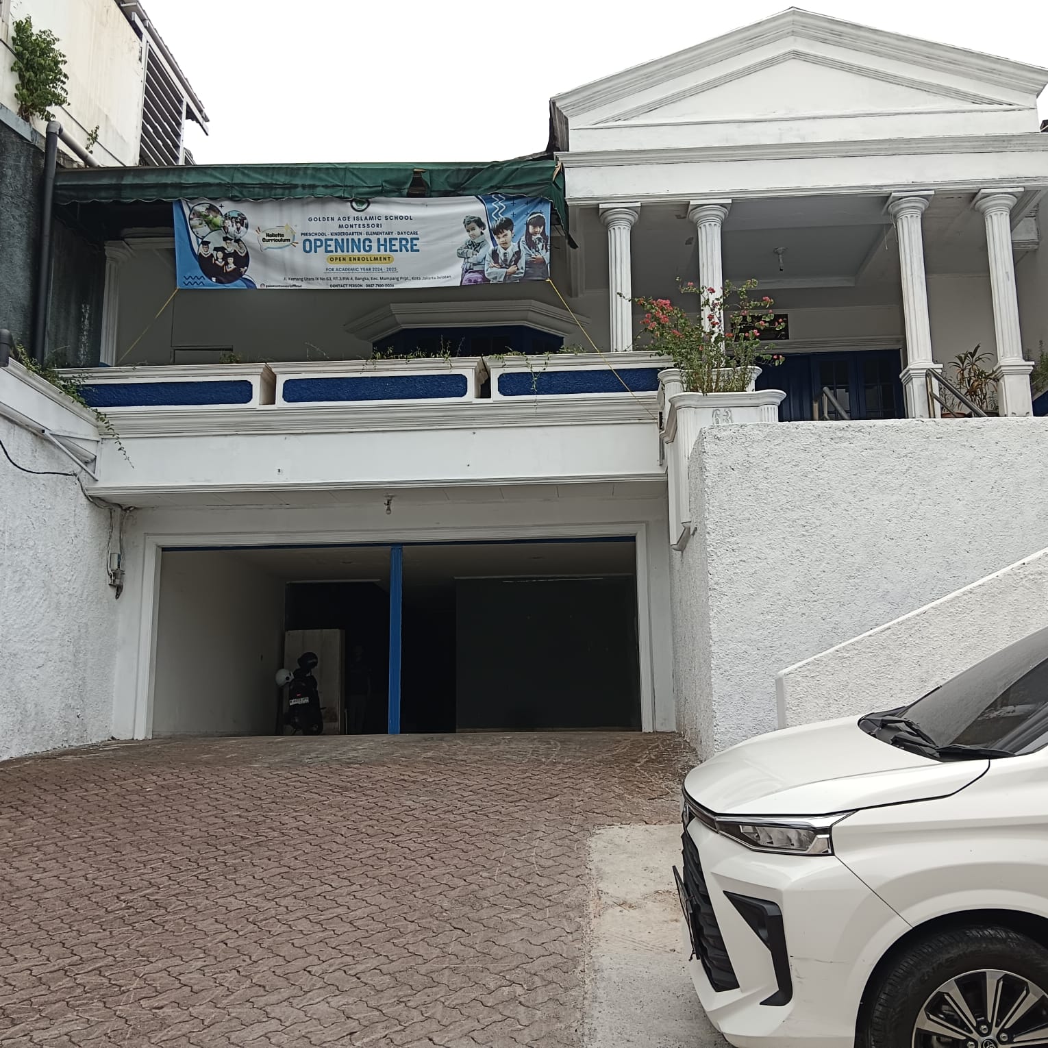 Dijual rumah lama 2 lantai, area luas dan cocok un