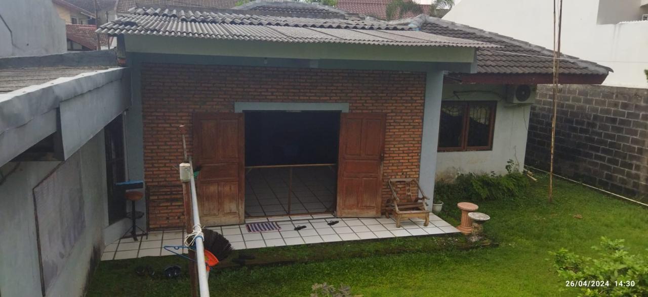 Dijual rumah lama 1 lantai di Jati Waringin, Pondok Gede, Bekasi